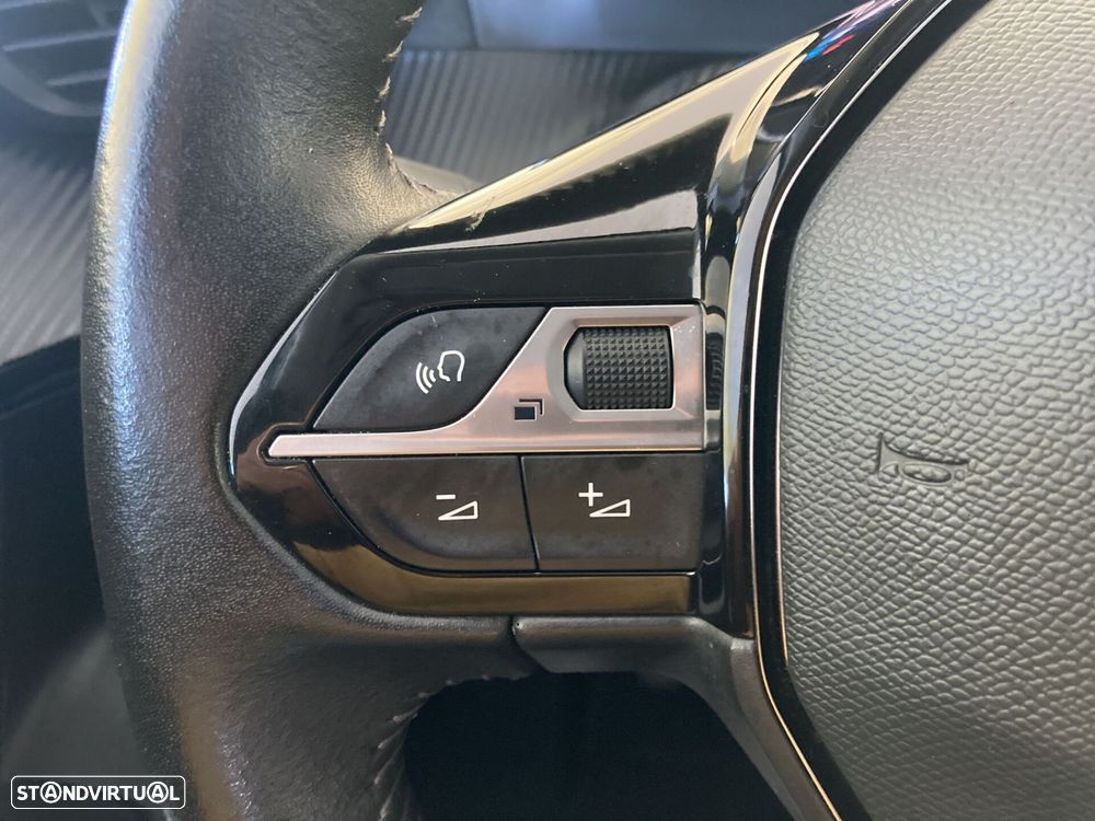 Peugeot 2008 1.2 PureTech Allure Pack - 19