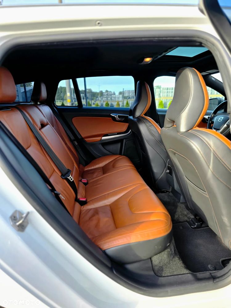 Volvo V60 T6 AWD Summum - 27