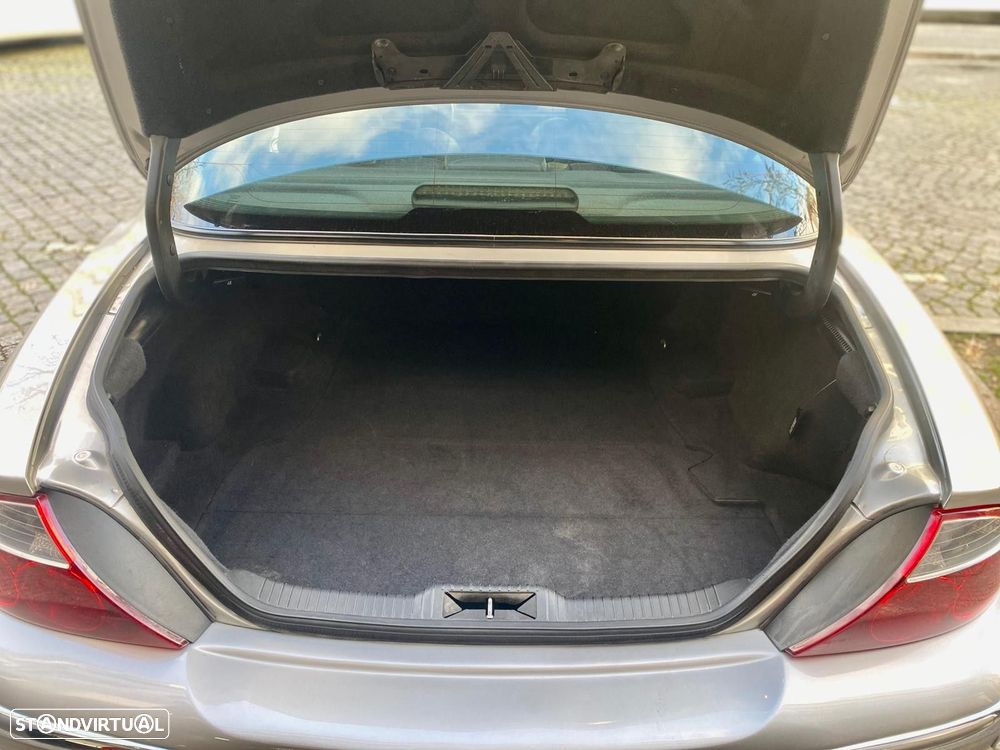 Jaguar S-Type 3.0 V6 Executive Auto. - 37