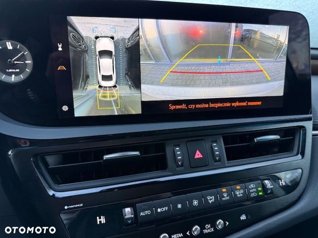 Lexus ES 300h Prestige - 17