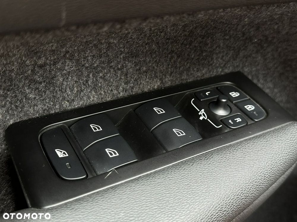 Volvo XC 40 T4 Recharge DKG Inscription Expression - 37