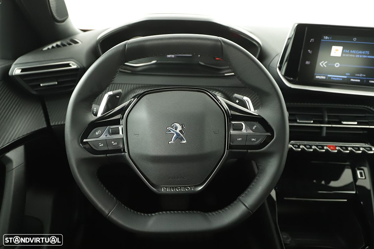 Peugeot 2008 1.2 PureTech Allure EAT8 - 14