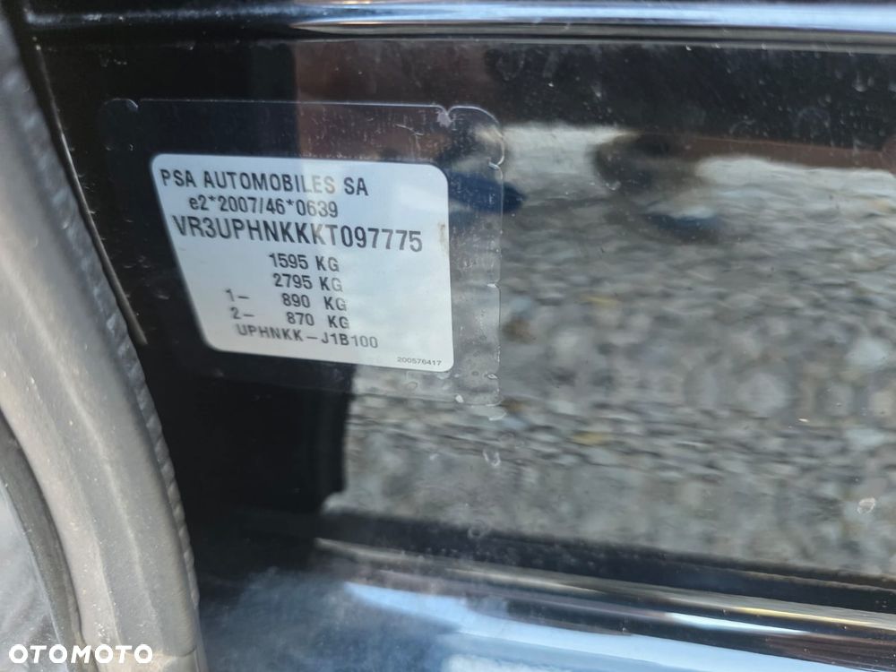 Peugeot 208 - 22