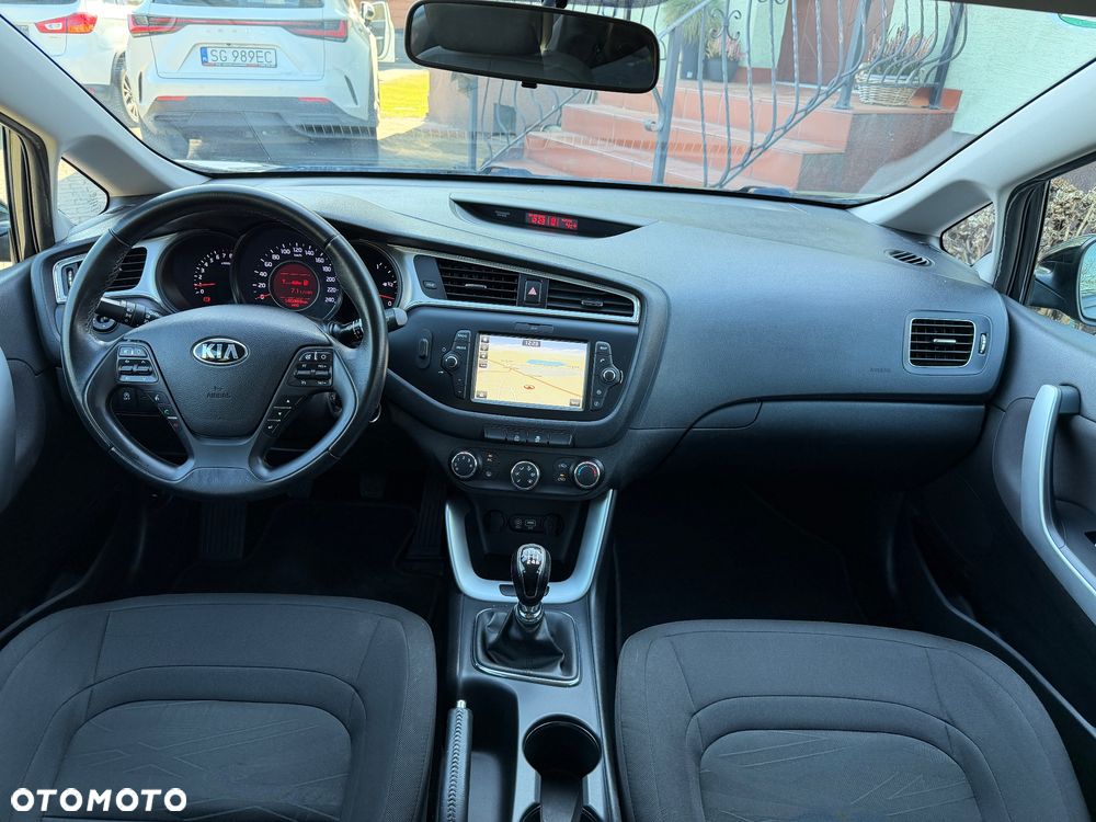 Kia Ceed 1.6 GDI ISG Platinum Edition - 16