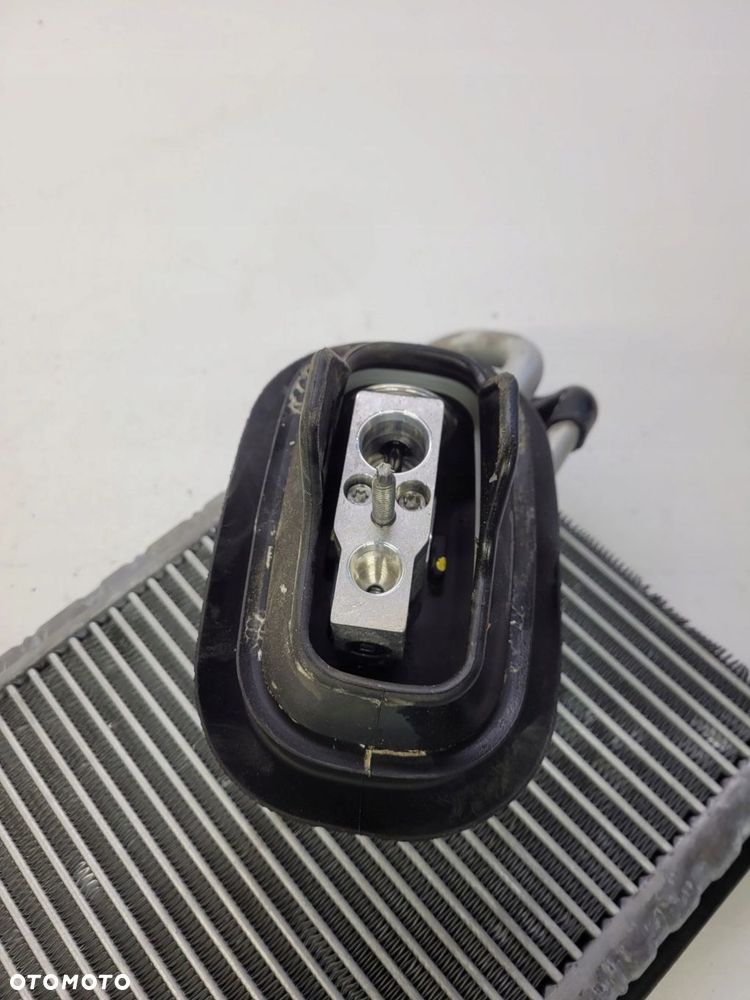 PAROWNIK SKRAPLACZ KLIMATYZACJI CHŁODNICA AUDI A4 B9 A5 8W HH017002 - 4