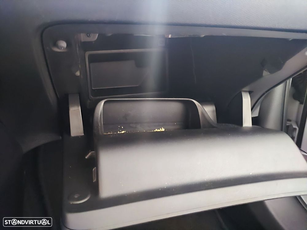 Peugeot 2008 1.2 PureTech Allure - 24