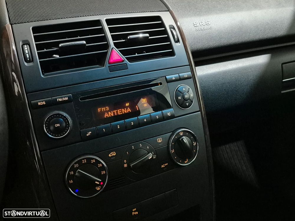 Mercedes-Benz A 150 Elegance Automatic - 16