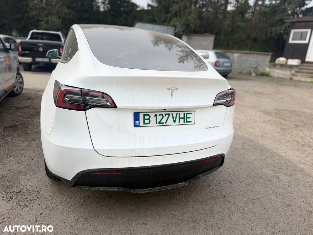 Tesla Model Y - 4