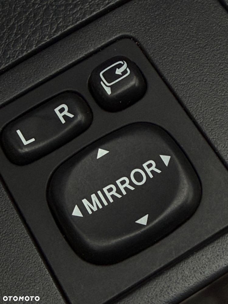 Toyota RAV4 2.2 D-4D Premium - 11