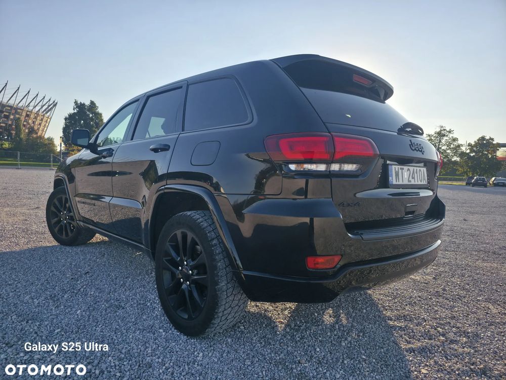 Jeep Grand Cherokee - 22