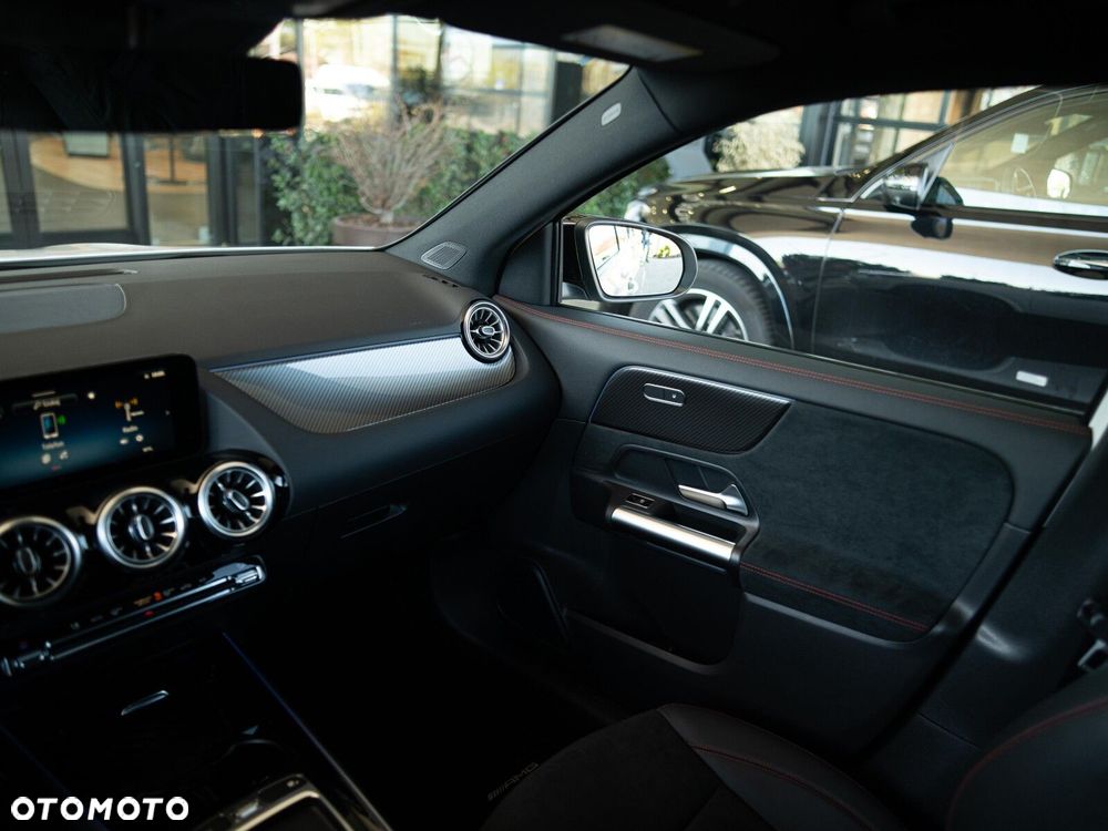 Mercedes-Benz GLA - 15