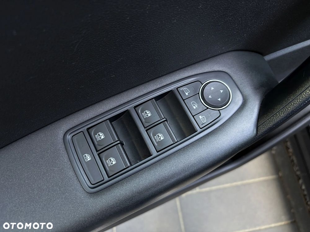 Renault Captur TCe 100 BUSINESS EDITION - 32