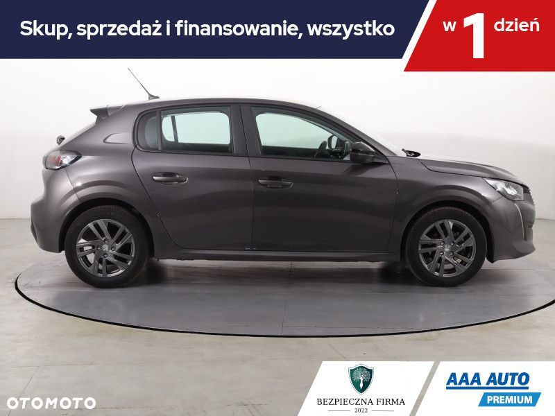 Peugeot 208 - 8