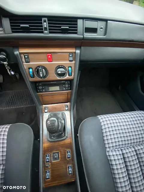 Mercedes-Benz W124 (1984-1993) - 12