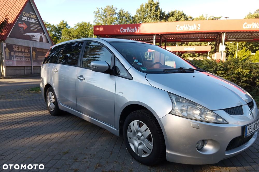 Mitsubishi Grandis - 2