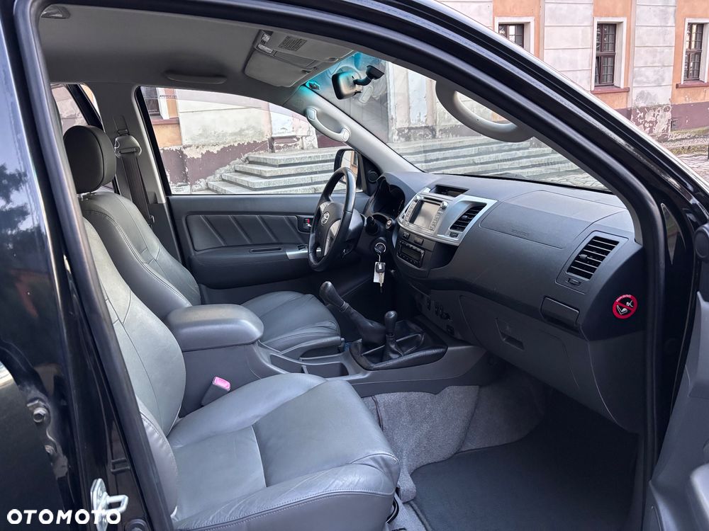 Toyota Hilux 3.0 D-4D SR5-X - 6