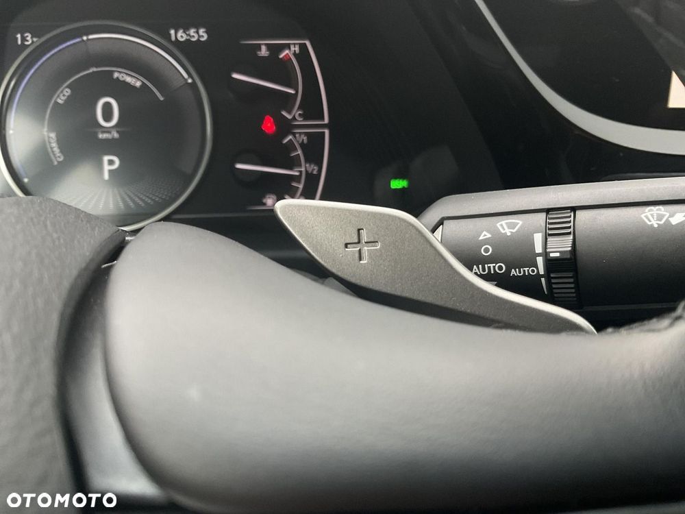 Lexus ES 300h F Sport Design - 24