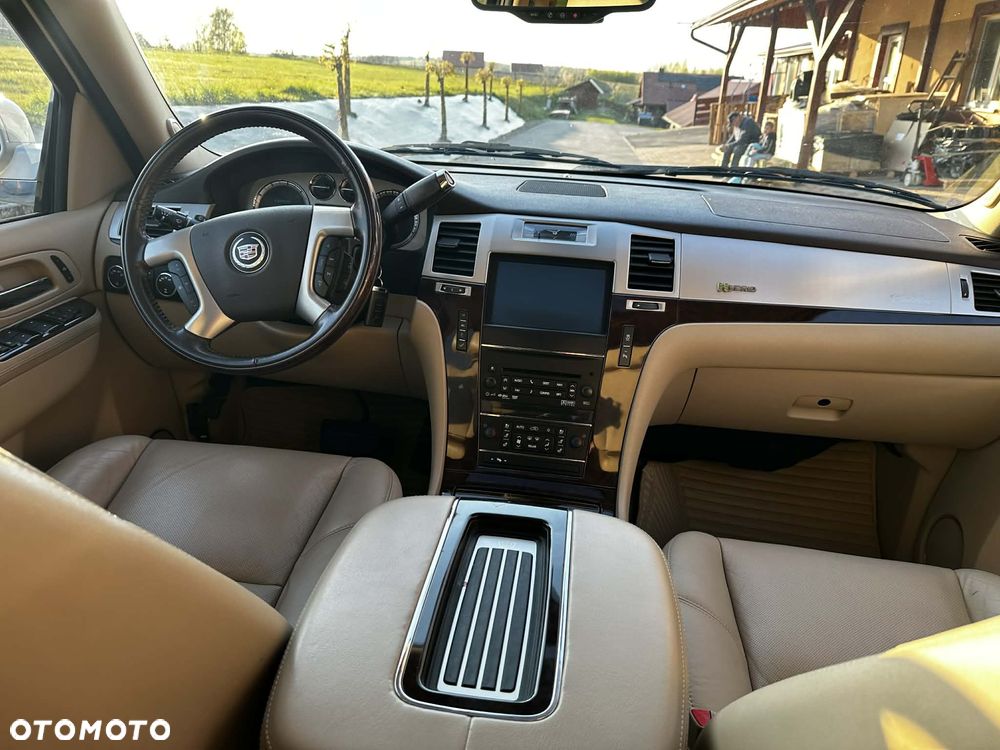 Cadillac Escalade - 17