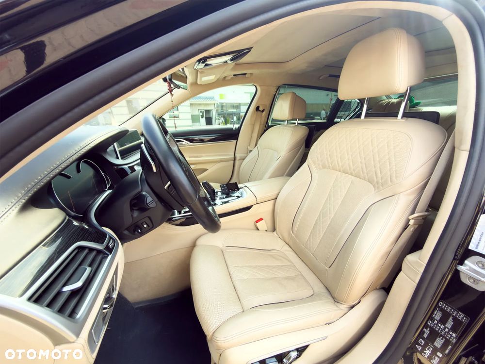 BMW Seria 7 750Li xDrive - 9