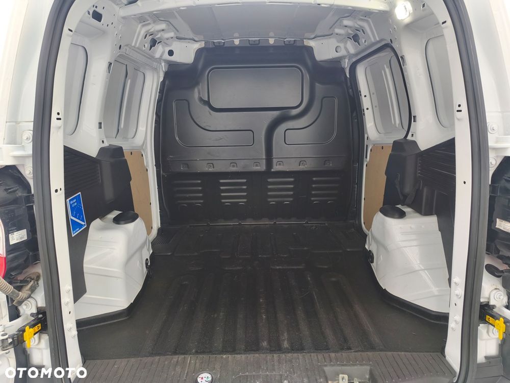 Ford Transit Courier - 15