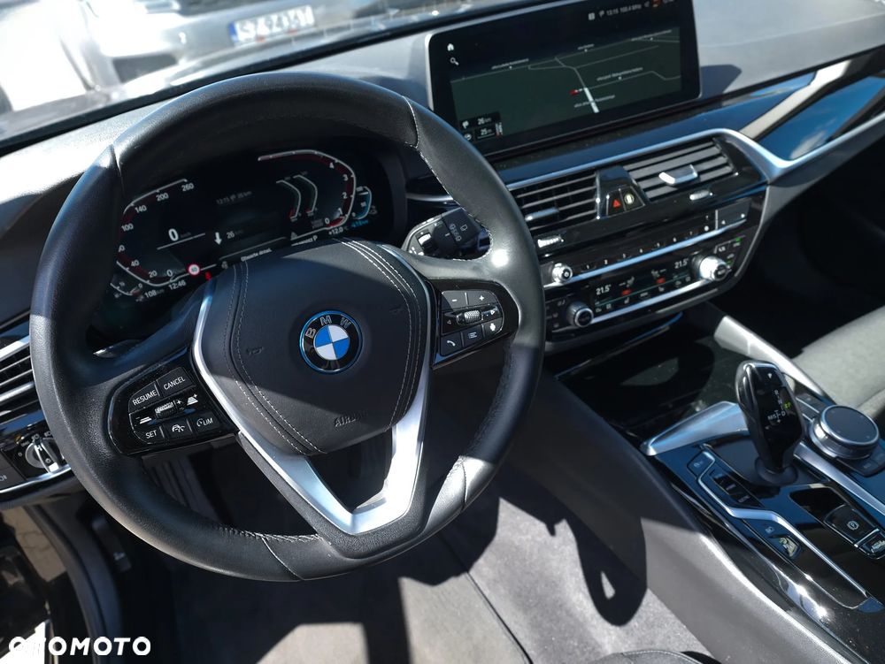 BMW Seria 5 530e sport - 14