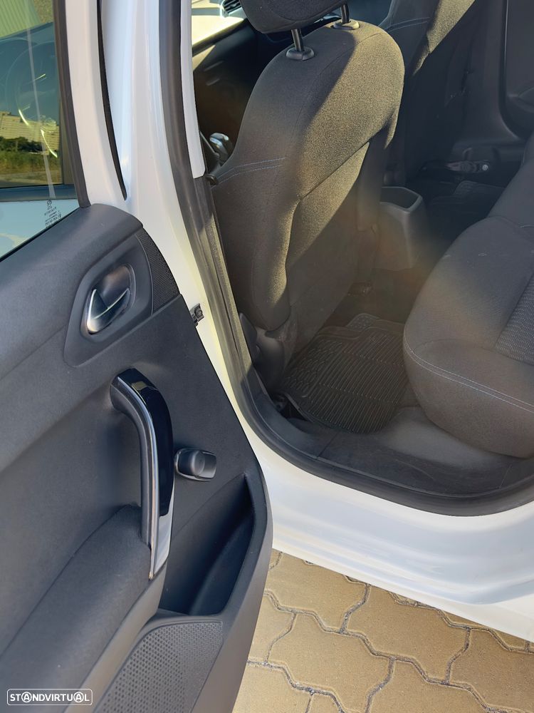 Peugeot 208 1.2 PureTech Style - 14