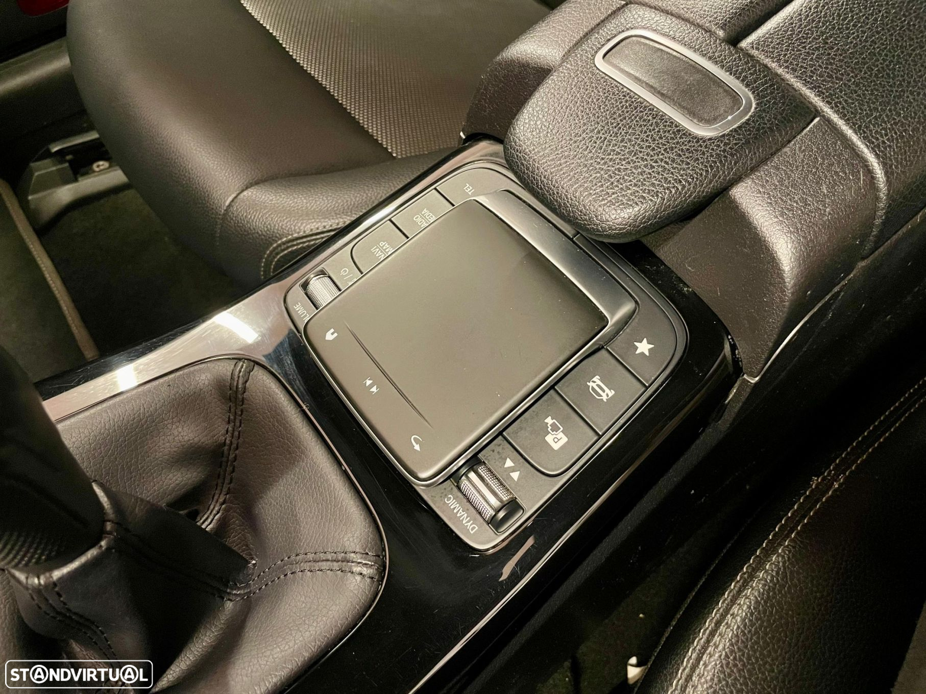 Mercedes-Benz CLA 180 Progressive - 25