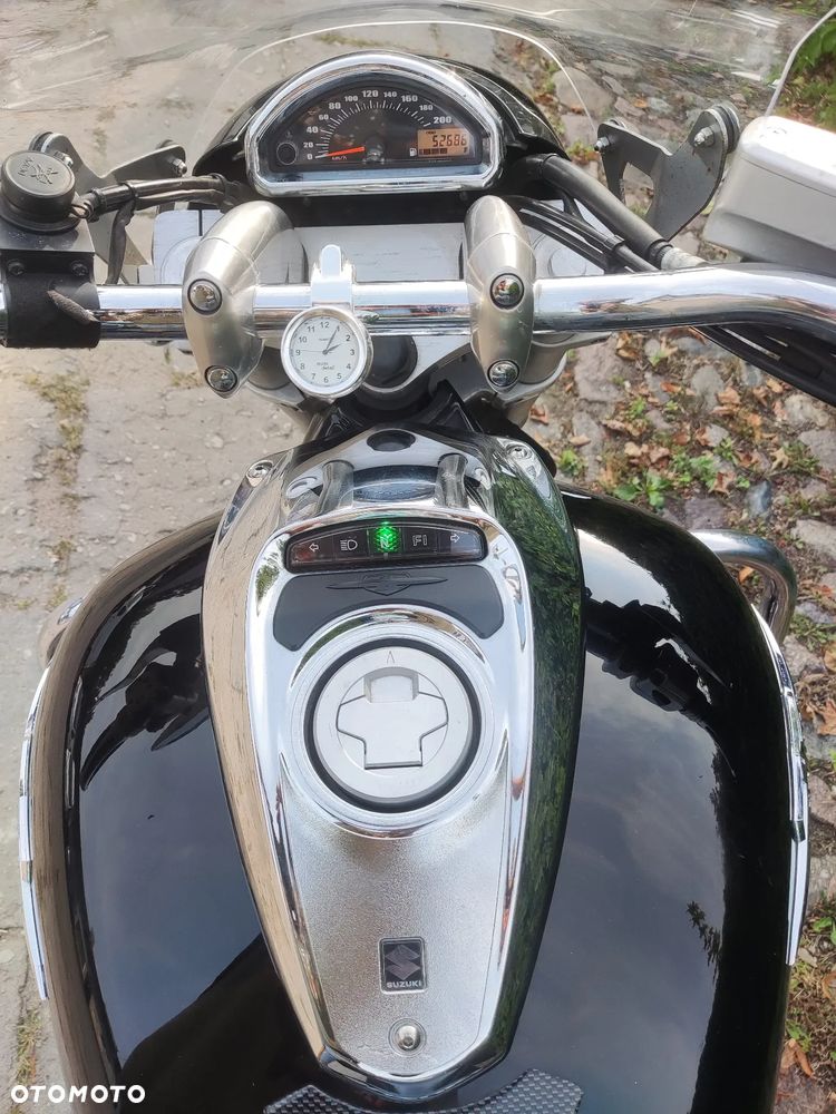 Suzuki Intruder - 11
