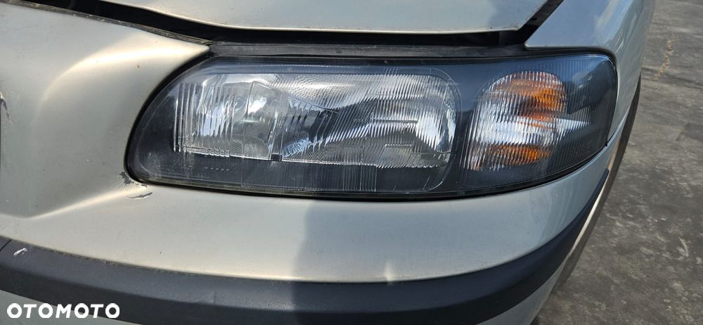 VOLVO V70 II 2.5TDI 99-05 RADIO - 8