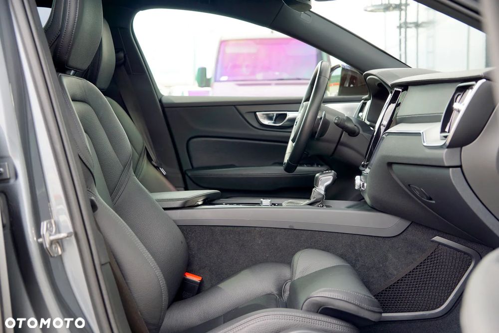 Volvo V60 T6 AWD R-Design - 22