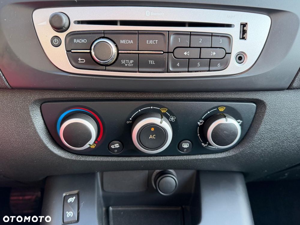 Renault Scenic 1.6 16V 110 TomTom Edition - 21