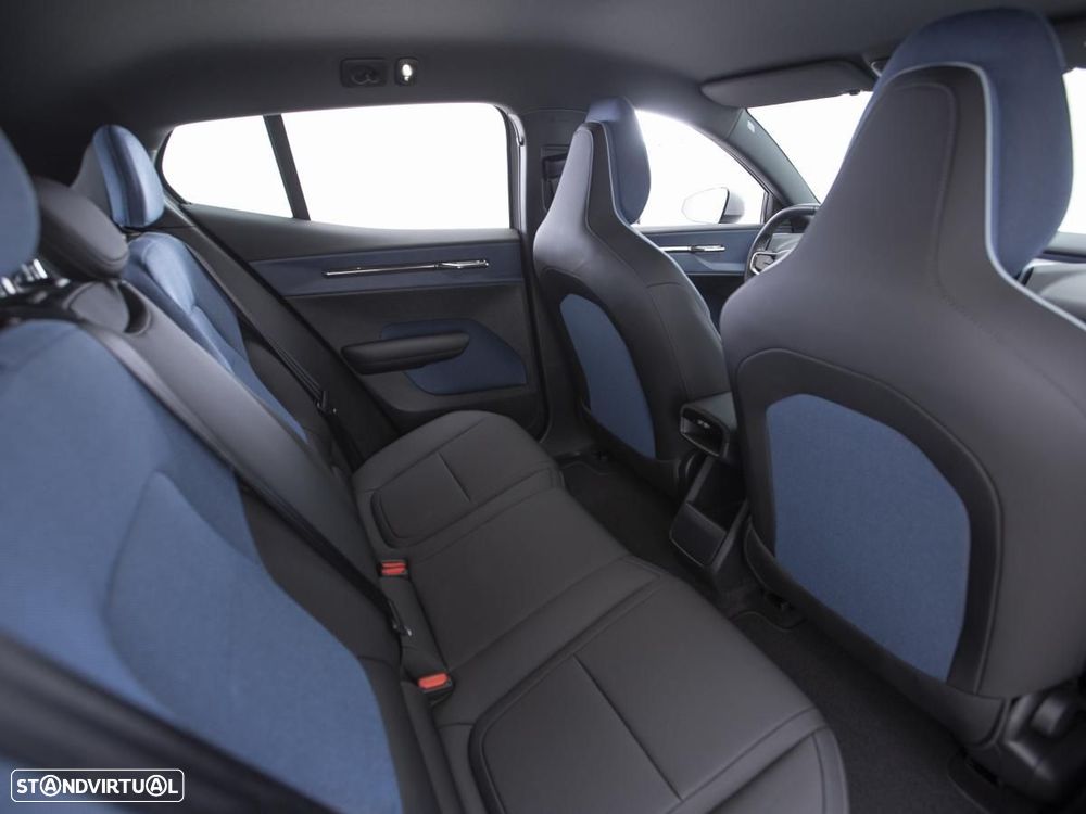 Volvo EX 30 Single Motor Extended Range RWD Core — fotografia 14