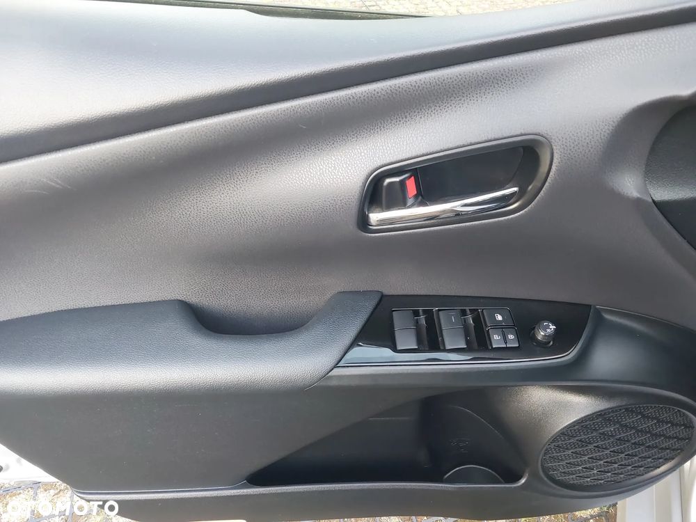 Toyota Prius Hybrid - 34