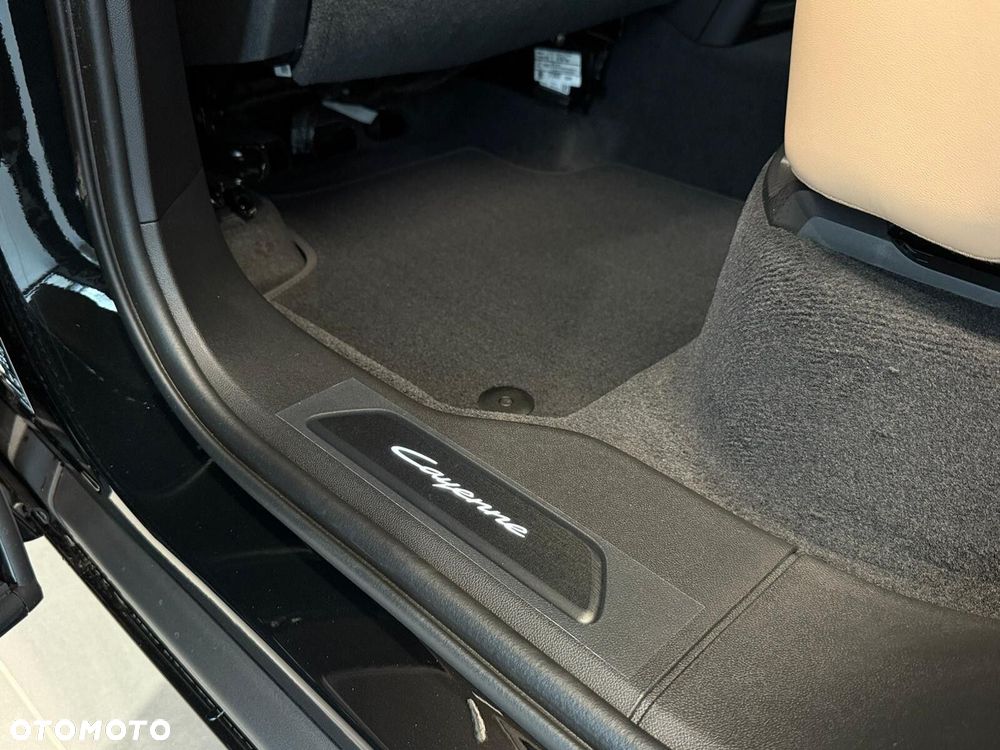 Porsche Cayenne - 29