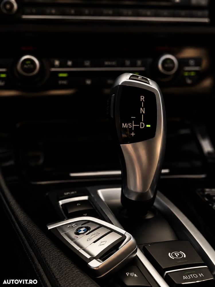 BMW Seria 5 520d Aut. Luxury Line - 16