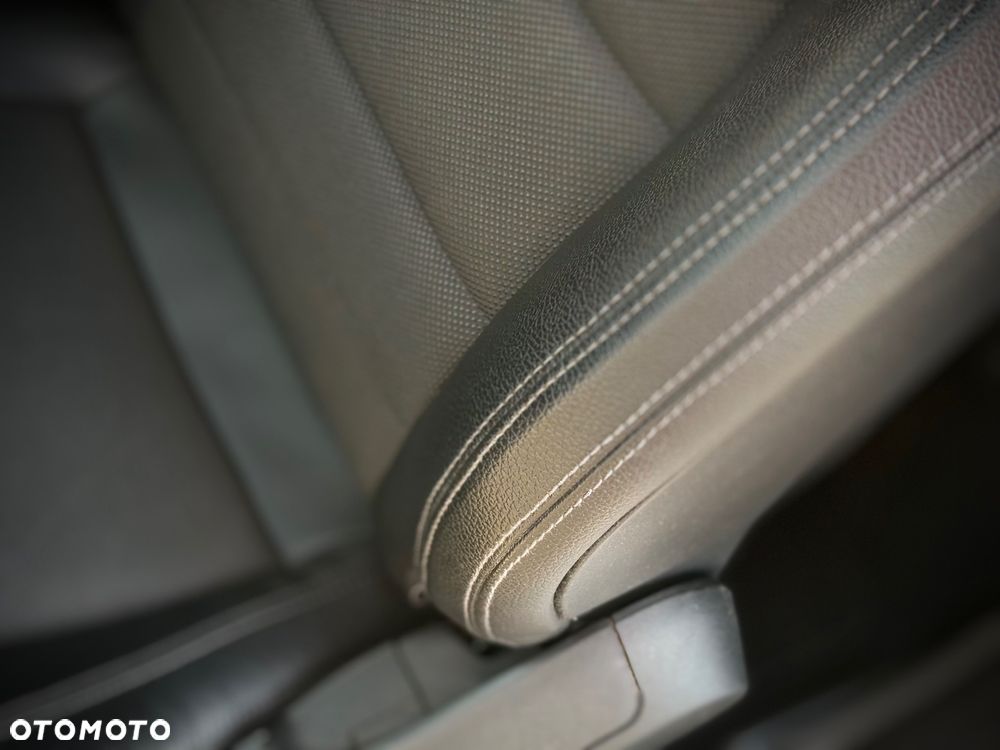 Mercedes-Benz Klasa E 200 CGI BlueEFFICIENCY Automatik Avantgarde - 19