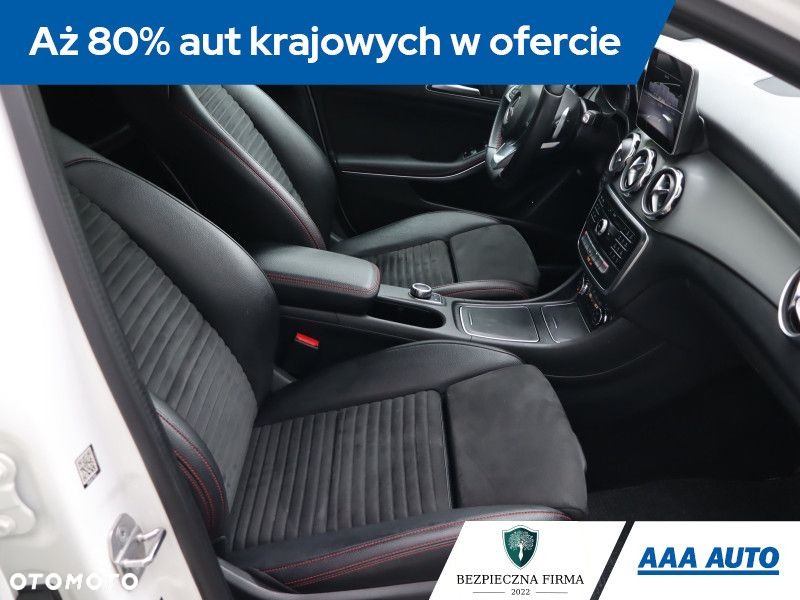 Mercedes-Benz GLA - 10