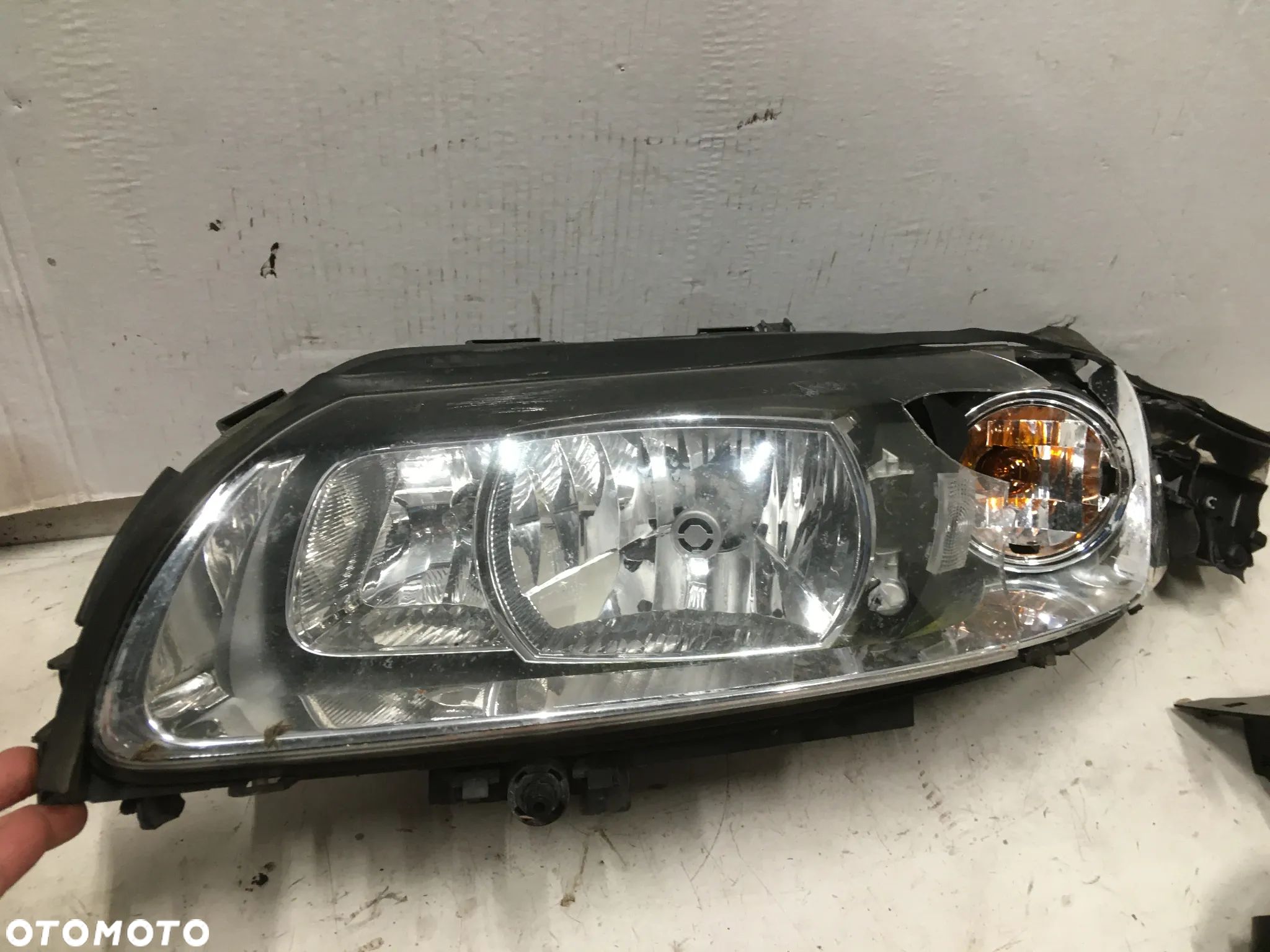 VOLVO S60 II V70 III 04- REFLEKTOR PRAWY LEWY LAMPA LEWA XENON - 1
