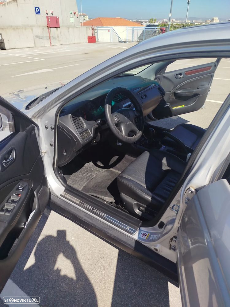 Honda Accord 2.0 ES - 13