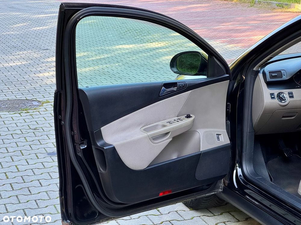 Volkswagen Passat 1.9 TDI Comfortline - 38