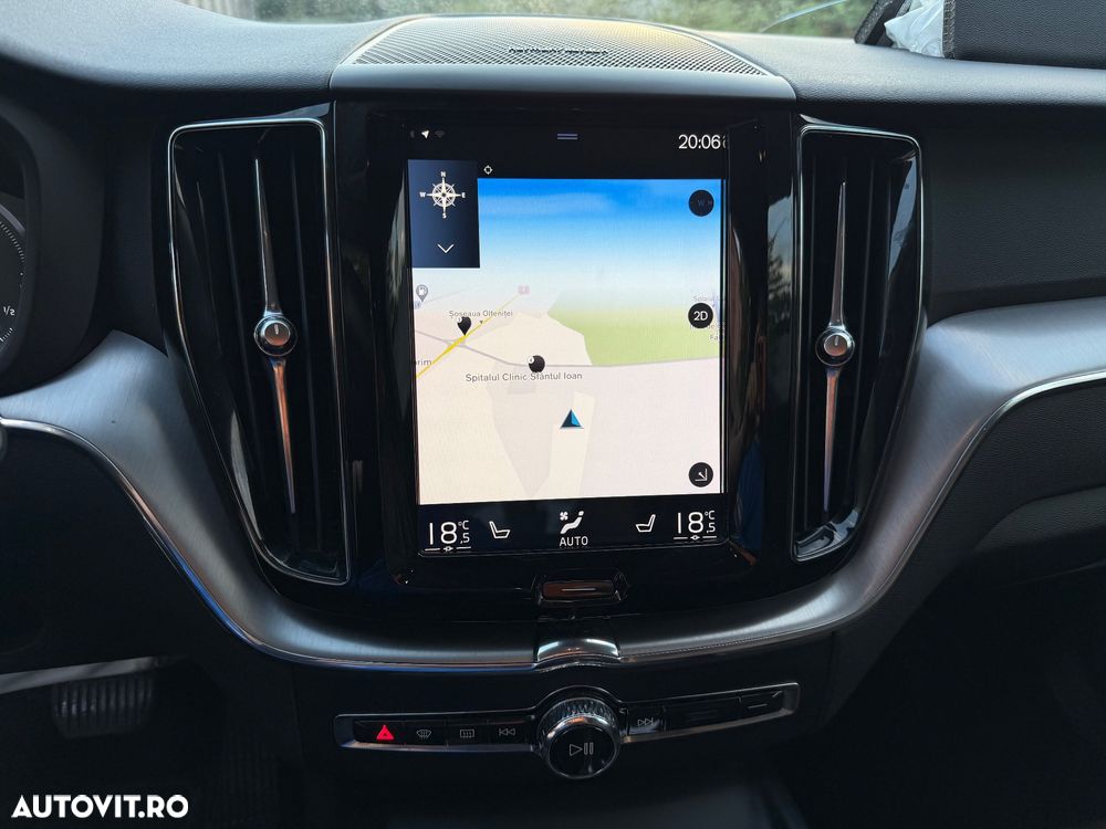 Volvo XC 60 T8 Twin Engine AWD Momentum Pro - 14