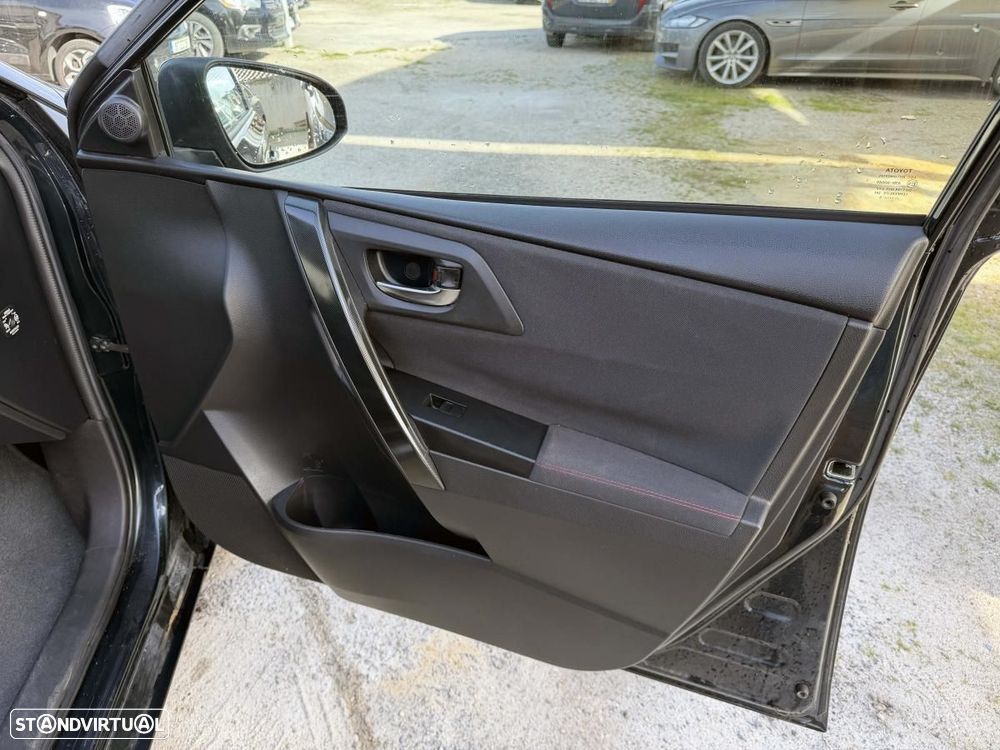 Toyota Auris 1.4 D-4D Exclusive - 23