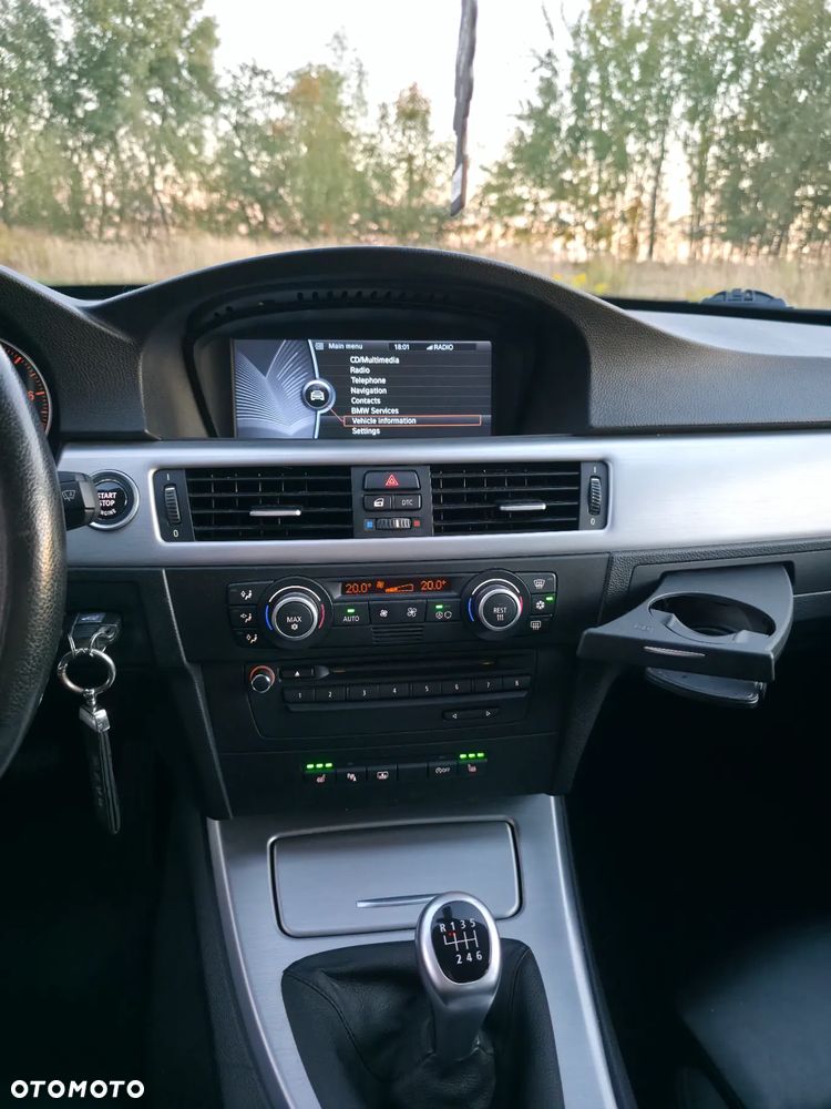 BMW Seria 3 320i - 17