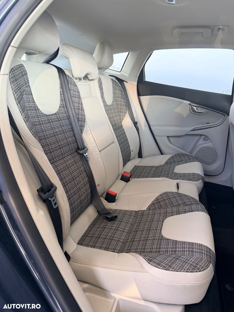 Volvo V40 D3 Geartronic Momentum - 32