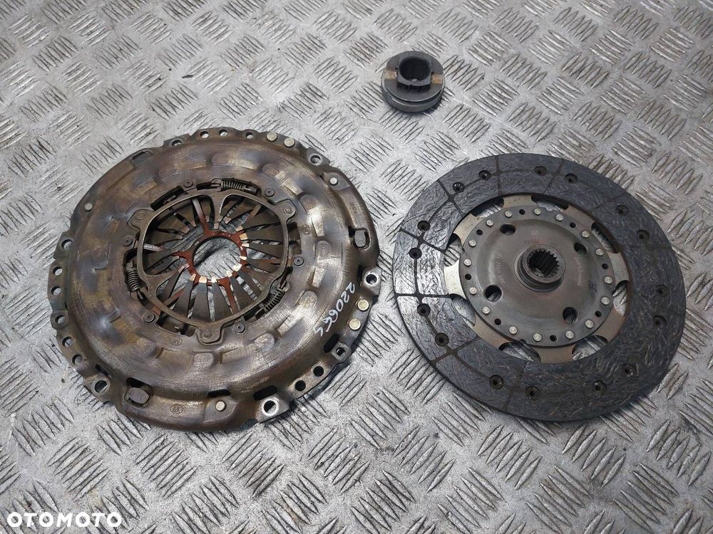 SPRZĘGŁO TARCZA + DOCISK + ŁOŻYSKO OPOROWE PEUGEOT 307 I 2.0 HDI - 1