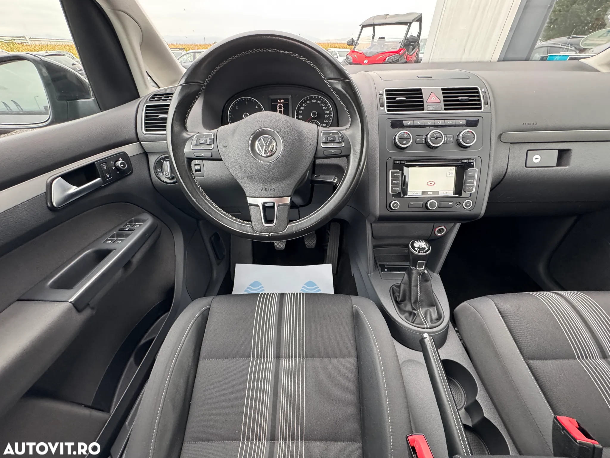 Volkswagen Touran 2.0 TDI DPF BlueMotion Technology MATCH - 27