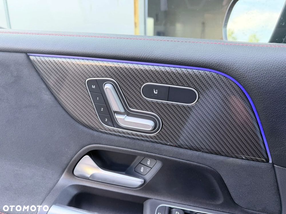Mercedes-Benz GLB - 12
