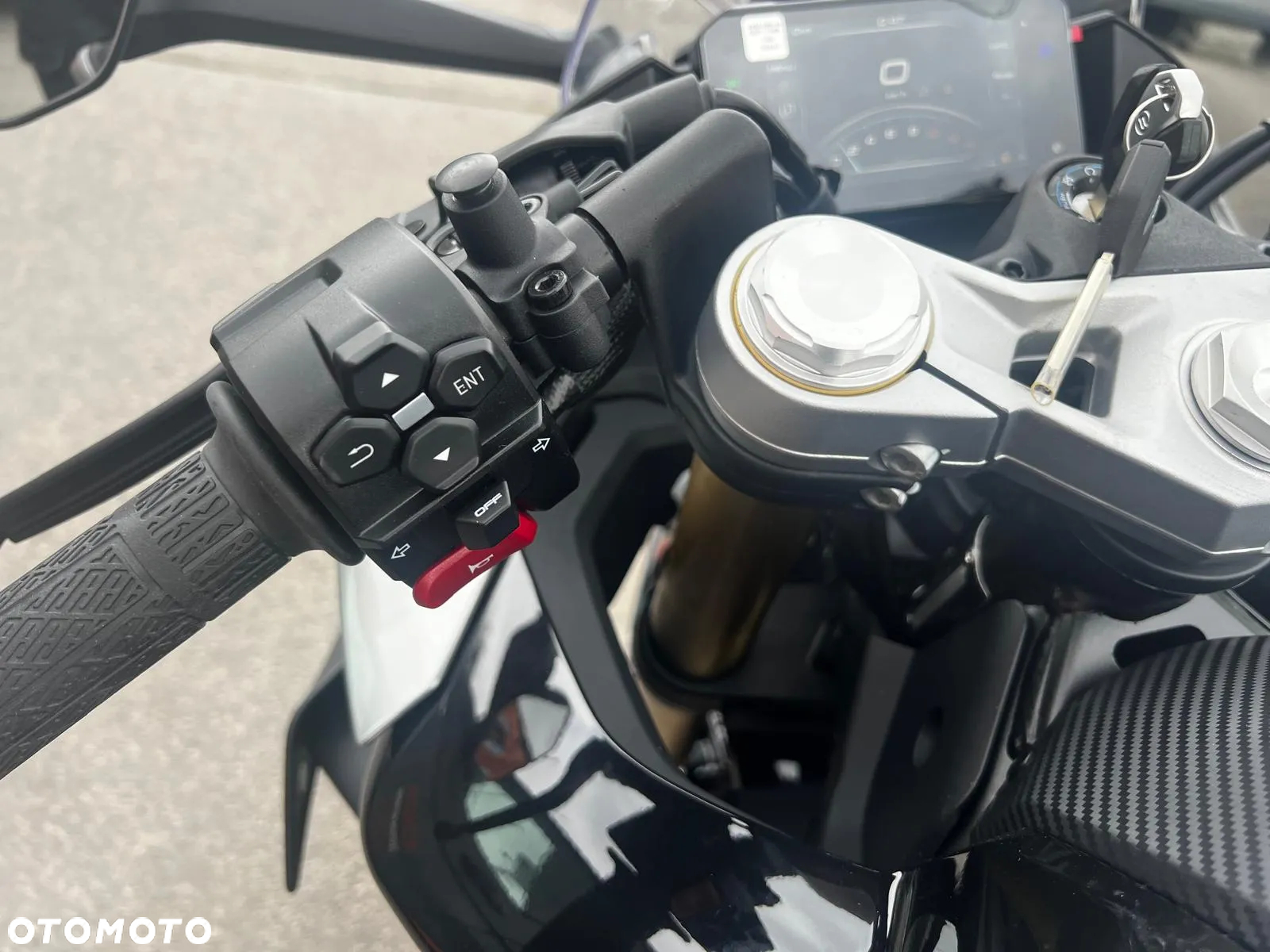 CFMoto SR - 9