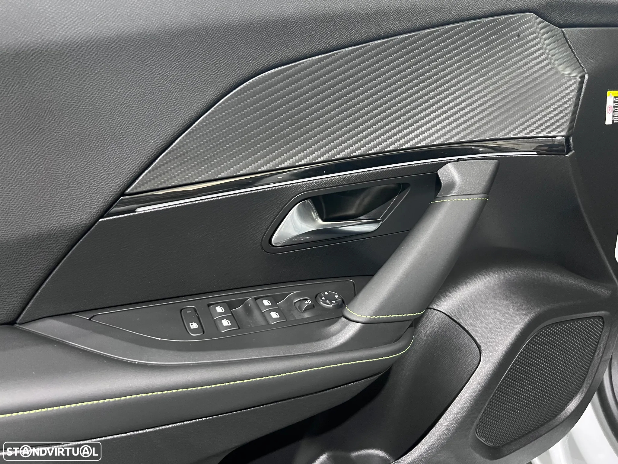 Peugeot 2008 1.2 PureTech GT EAT8 - 9