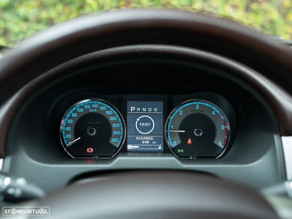 Jaguar XF 2.7 D V6 Luxury - 26